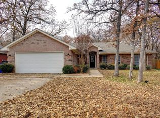 723 High Crest Dr, Azle, TX 76020