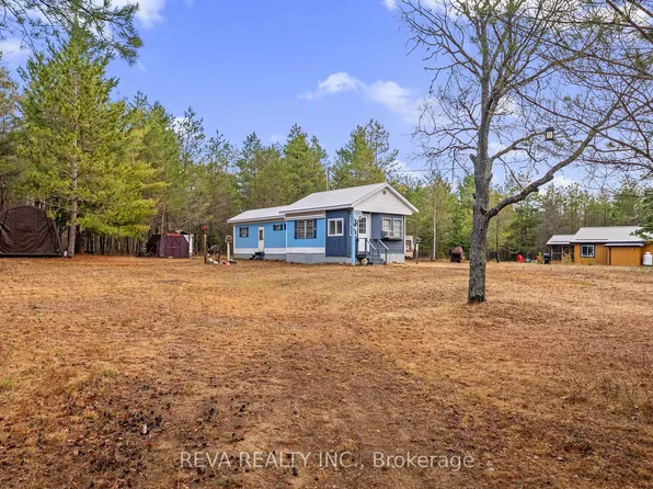 15 Centre Rd, Hastings Highlands, ON K0L 2K0