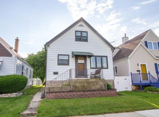 3661 S Ahmedi Ave, St Francis, WI 53235