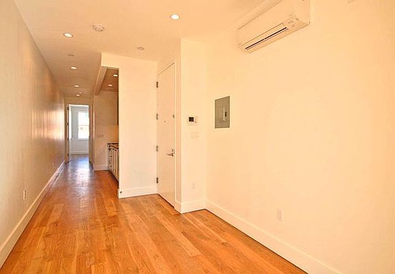 4th image of 126 Leonard St #2L