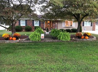 808 Dugan Dr, Paintsville, KY 41240