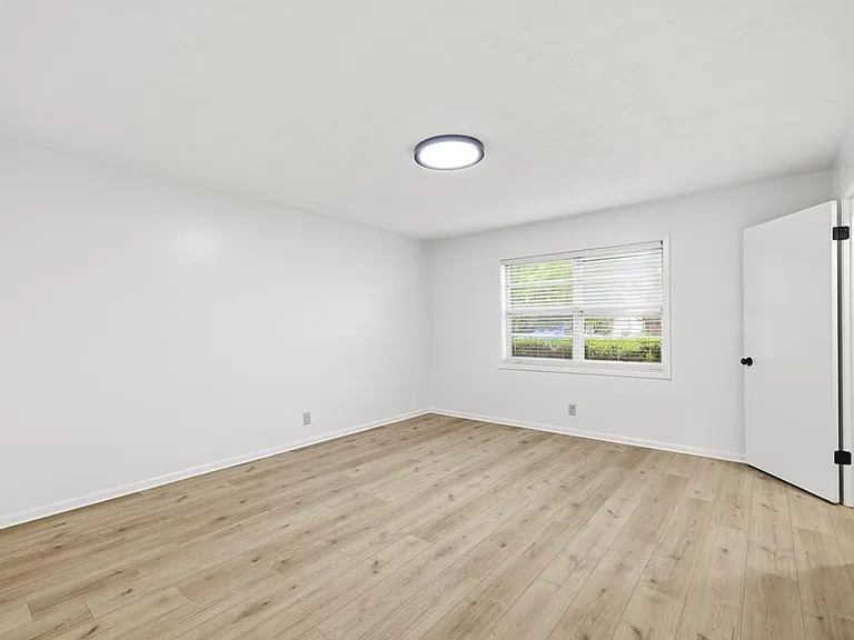 301 N Manor Dr #B — Photo 11