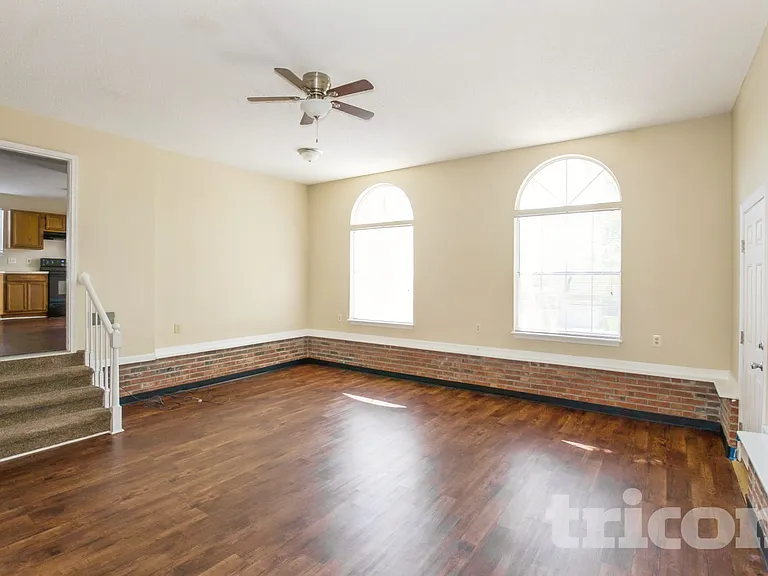 207 Salusbury Ln — Photo 5
