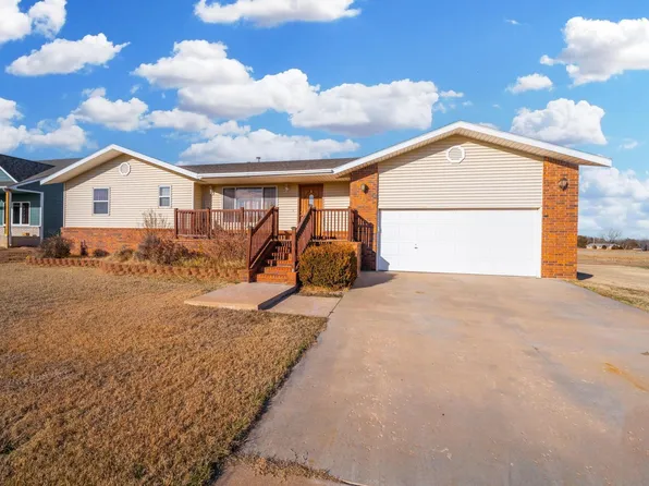 806 W Goldie St, Conway Springs, KS 67031