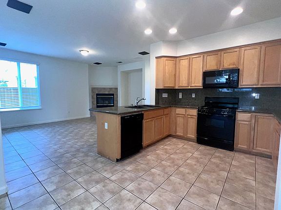 5th image of 1115 Dahlia Ct