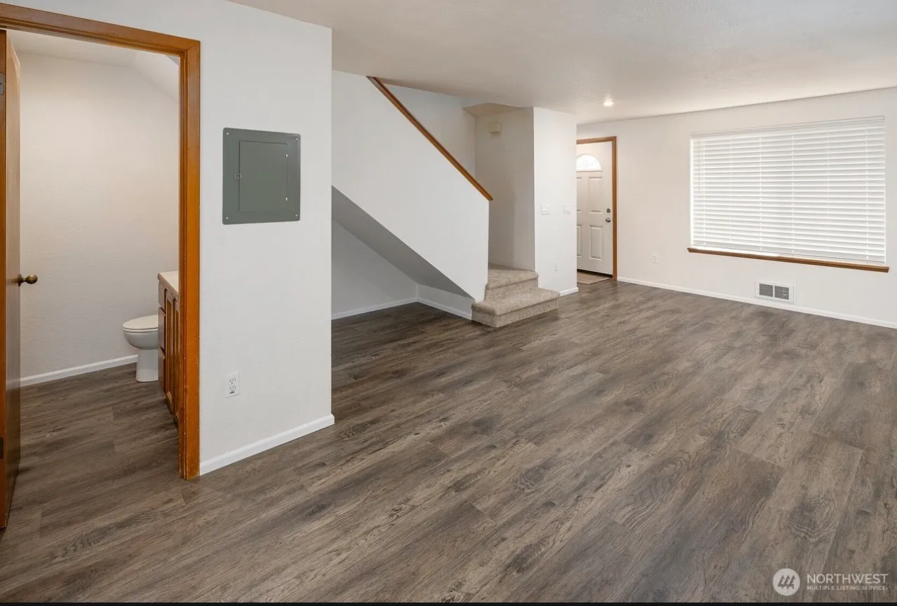 2 bed, 1.5 bath, 1100 sqft, $2,495 — Photo 2