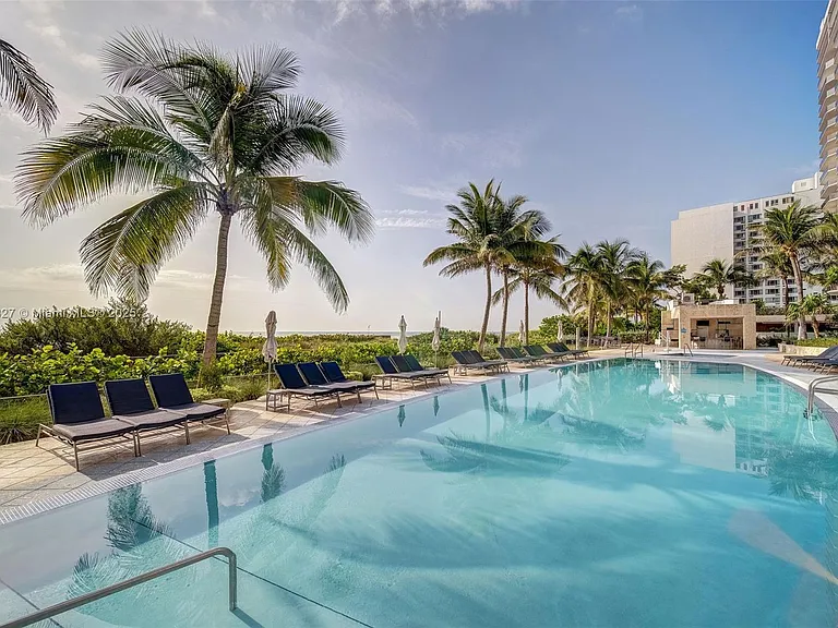 6801 Collins Ave #815 — Photo 9