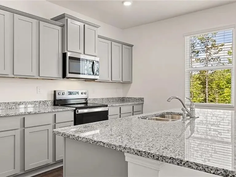 210 Aster Ave — Photo 6