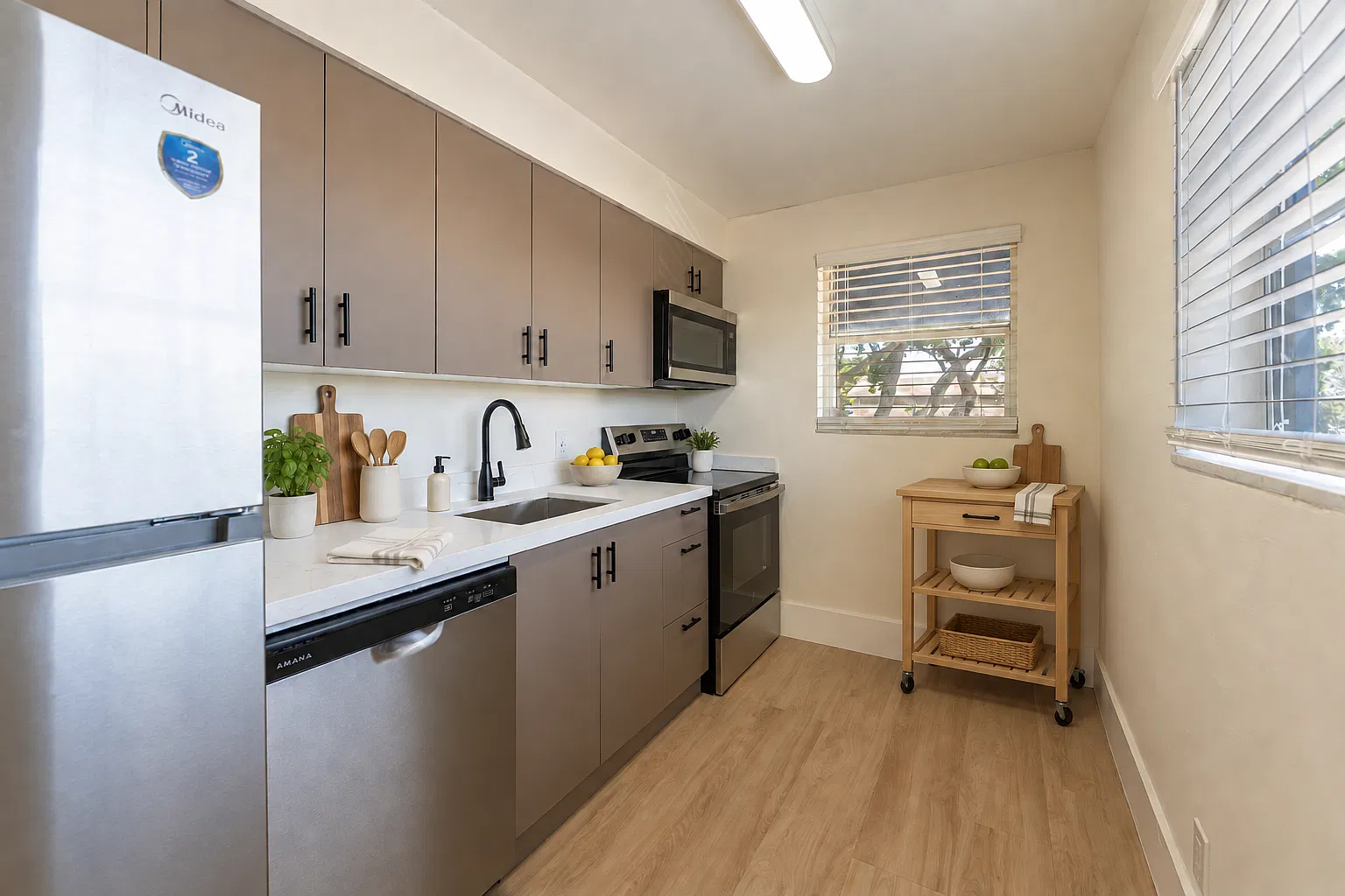 2 bed, 728 sqft, $2,150 — Photo 1
