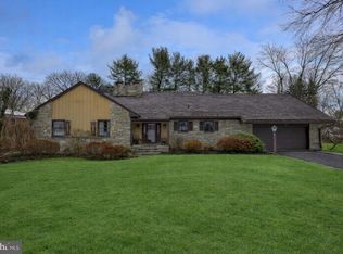 1518 Country Club Dr, Lancaster, PA 17601