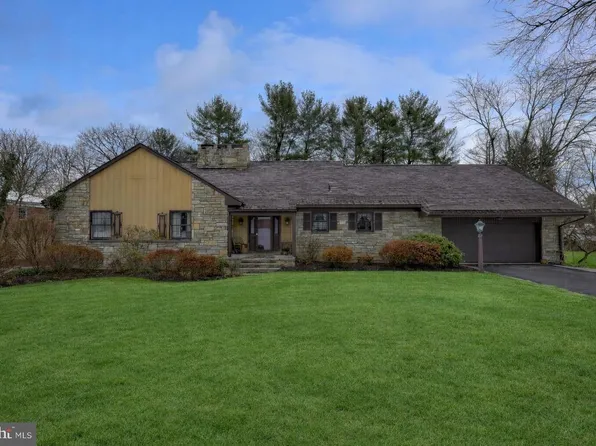 1518 Country Club Dr, Lancaster, PA 17601