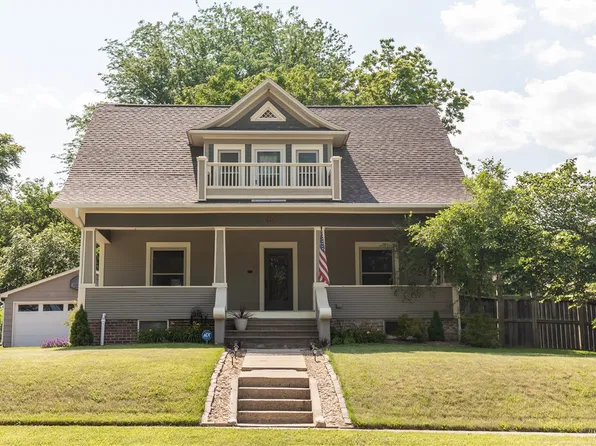 320 N 1st St, Carlisle, IA 50047