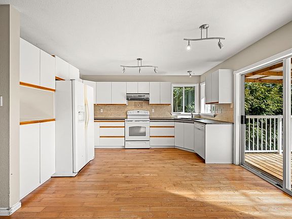 4th image of 584 Torrence Rd