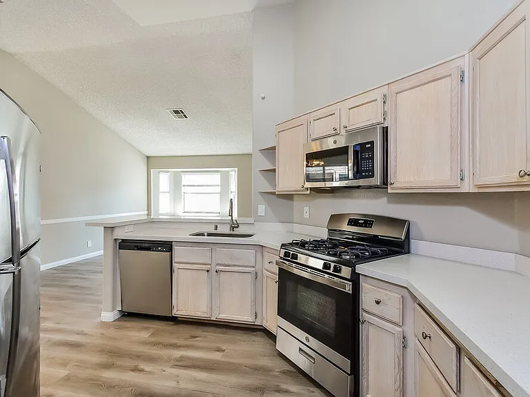 3316 Sturbridge Cir — Photo 7