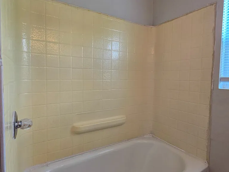 635 W Franklin St — Photo 17