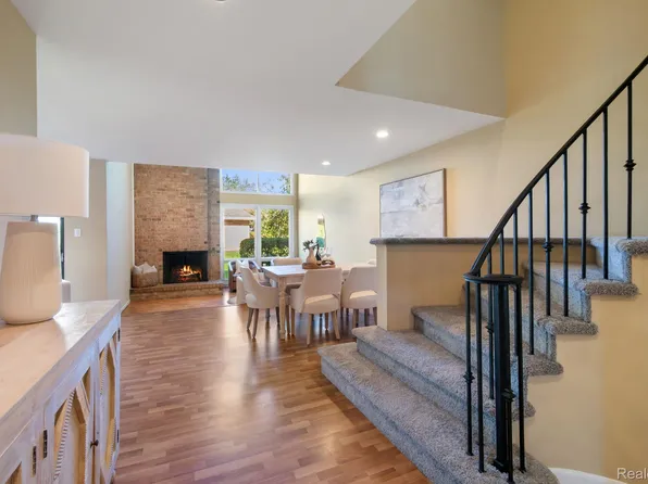 7137 Pebble Park Dr, West Bloomfield, MI 48322