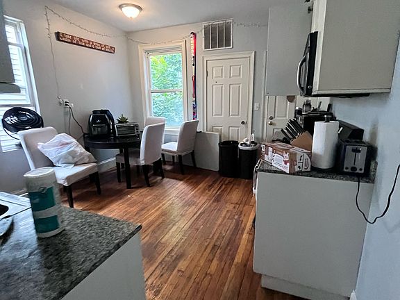 3rd image of 731 Parker St APT 3F