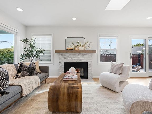 5th image of 1005 Hall St