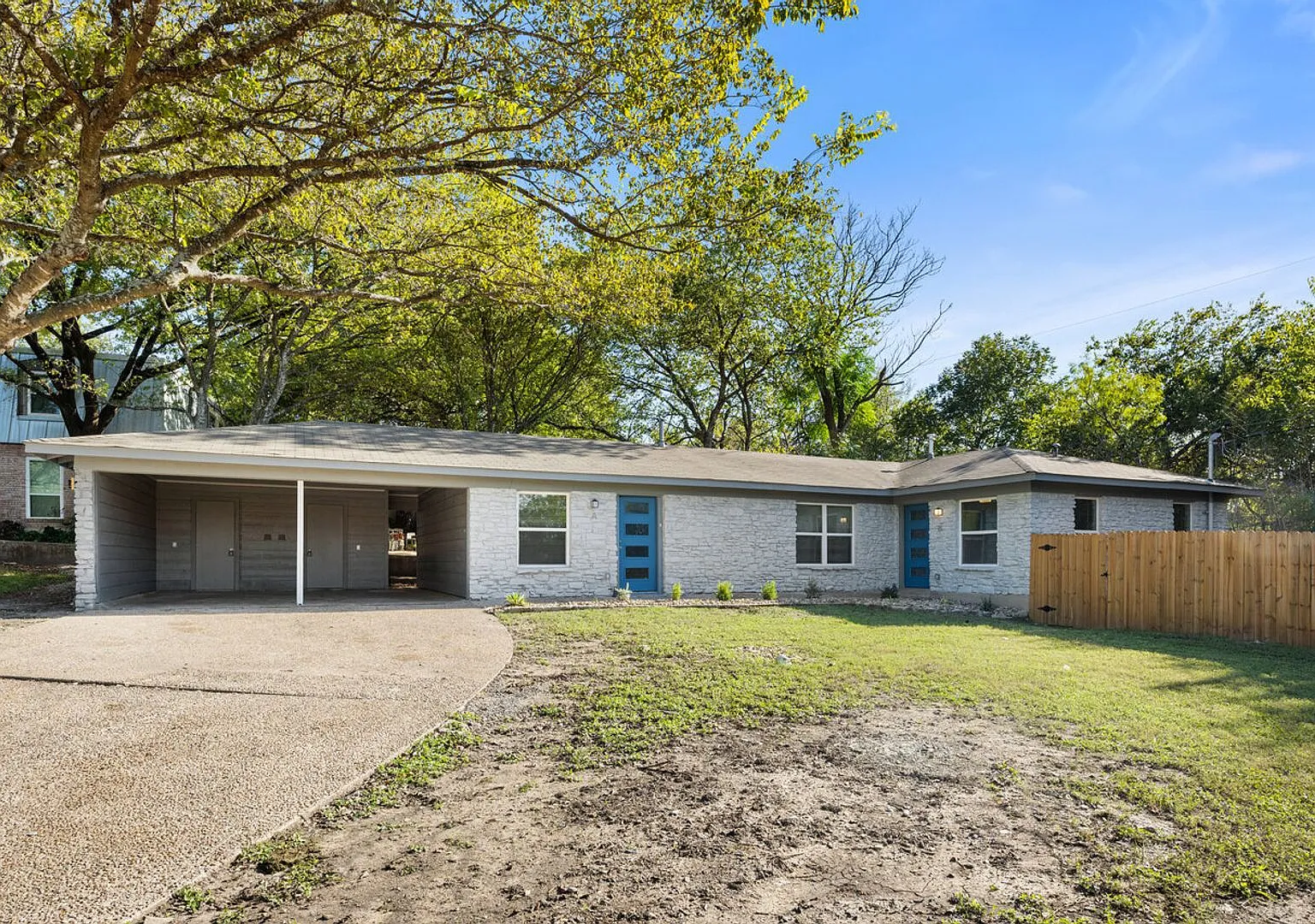 2303 Metcalfe Rd — Photo 1