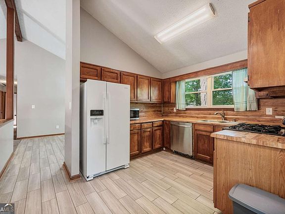 3rd image of 3401 Dogwood Pl
