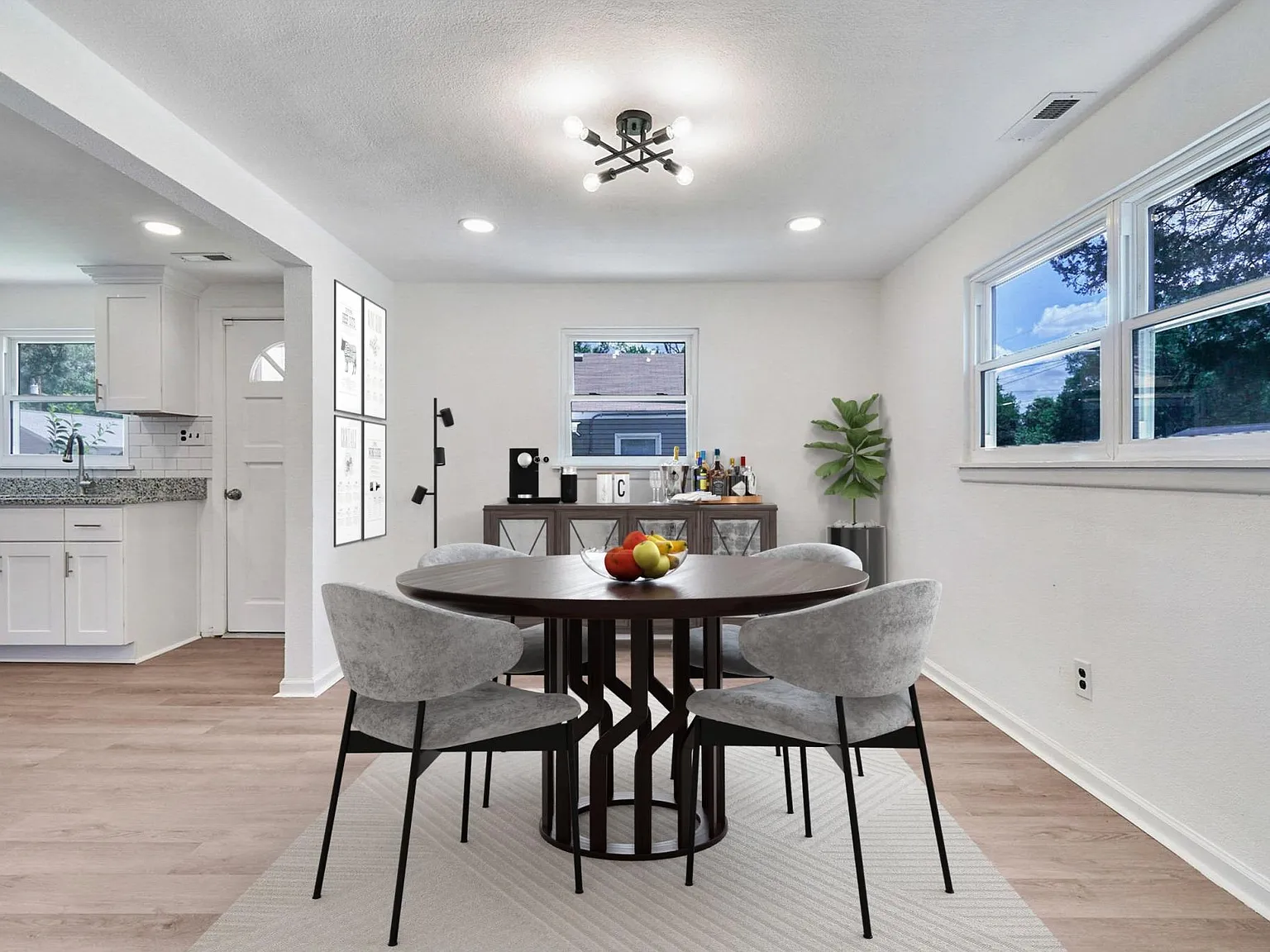 3 bed, 1185 sqft, $2,200 — Photo 4