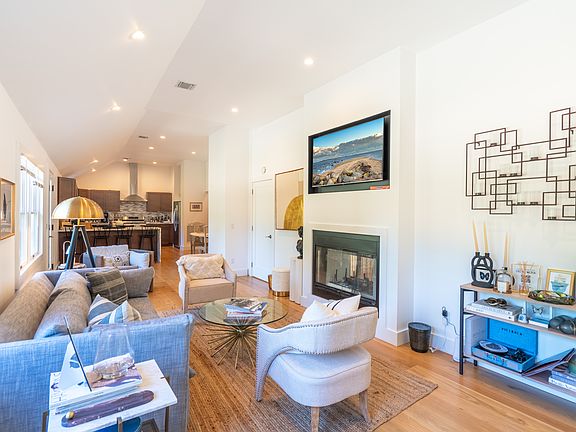 4th image of 905 9th St