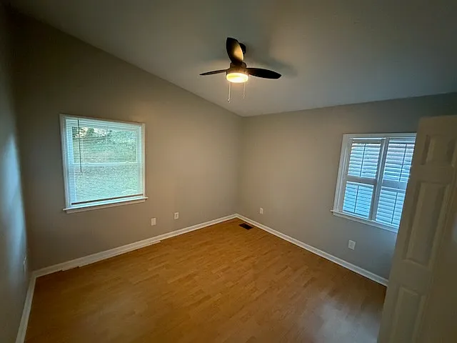 688 Inglewood Dr SE — Photo 19