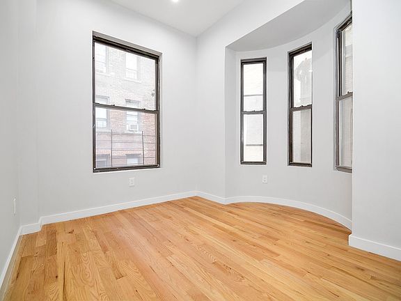 4th image of 117 W 57th St #4R