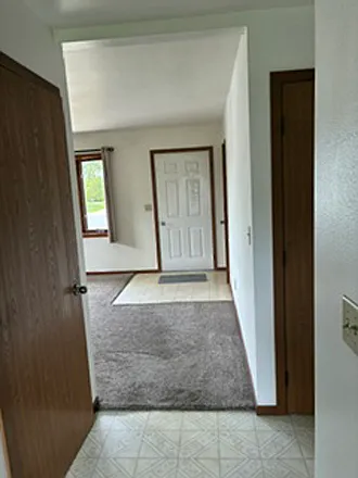 2549 Suburban St — Photo 5