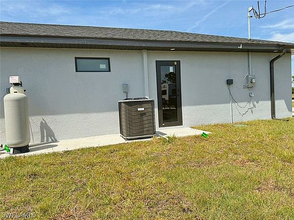 3rd image of 1109 NW 14th Ter
