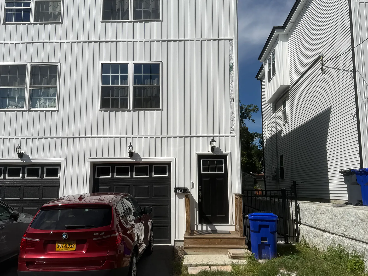 3 bed, 2.5 bath, 2800 sqft, $3,400 — Photo 1