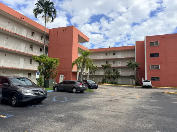 8425 NW 8th St APT 406, Miami, FL 33126