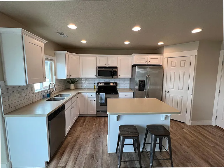 1043 N 740 W — Photo 5