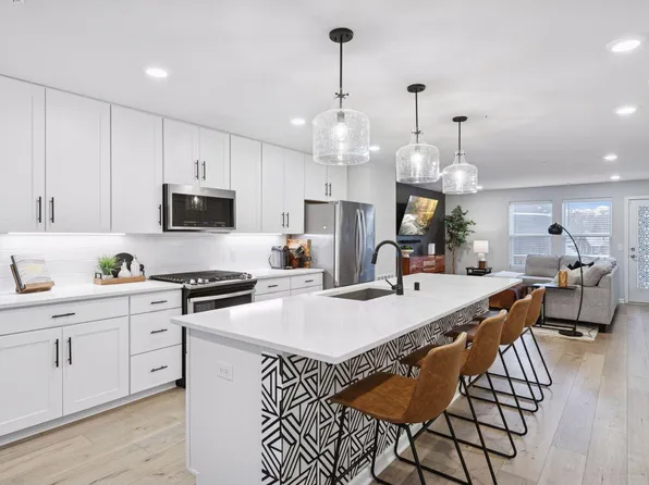 657 Village Dr #3, New Brighton, MN 55112