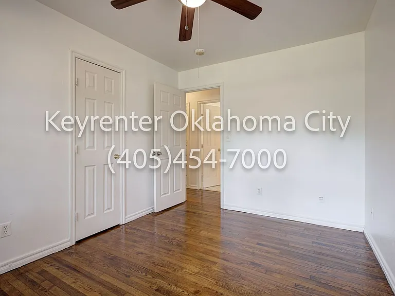 1520 Rowena Ln — Photo 17