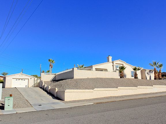 3rd image of 305 Buccaneer Ln