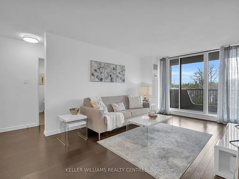 7811 Yonge St #407 — Photo 5