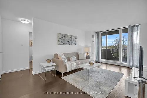7811 Yonge St Photo 1