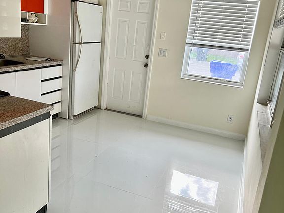 3rd image of 5849 McKinley St #1