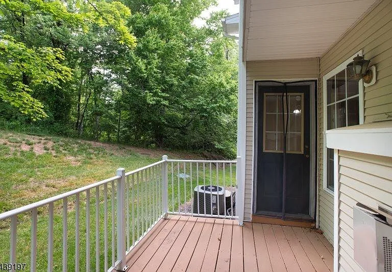 106 Wallace Ct — Photo 13
