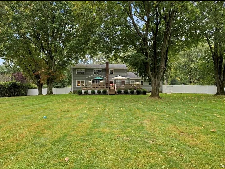 240 Plainview Rd — Photo 15