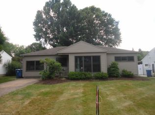 9355 Lynnhaven Rd, Parma Heights, OH 44130