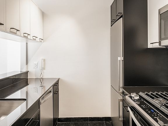 5th image of 67 Wall St APT 2G