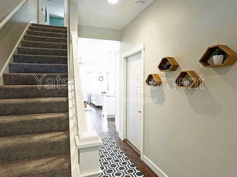 115 Colonial Dr — Photo 12