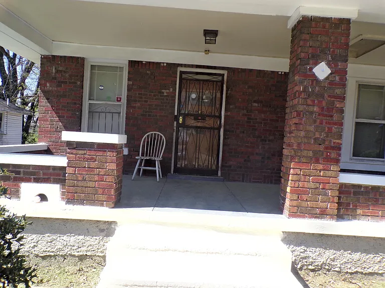 756 S Pkwy E — Photo 2