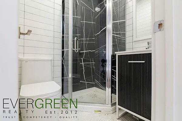 Rented by Evergreen Apartments BK | media 9