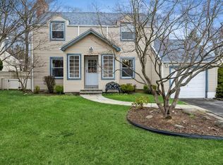 19 Longview Dr, Eastchester, NY 10709