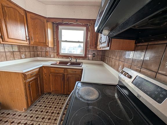5th image of 106 Cypress Ave