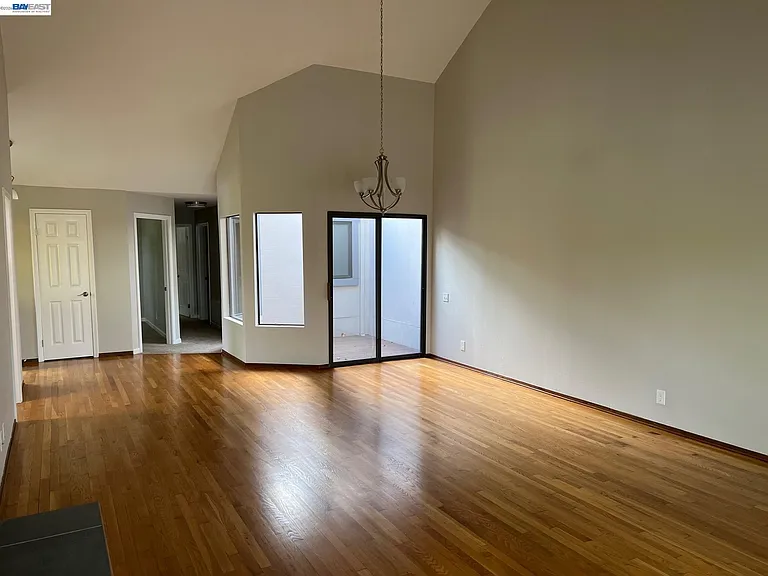 701 Glen Eagle Ct — Photo 17
