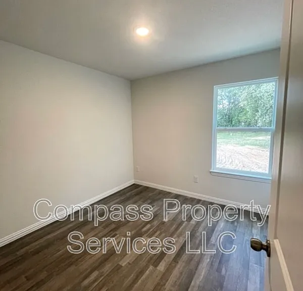 1114B Chestnut St — Photo 11